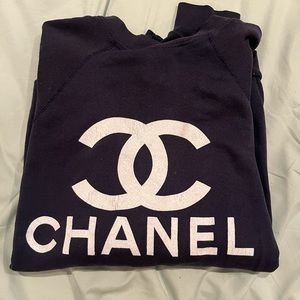 Chanel crewneck. Size small